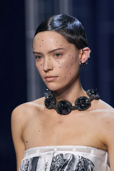 Look 32